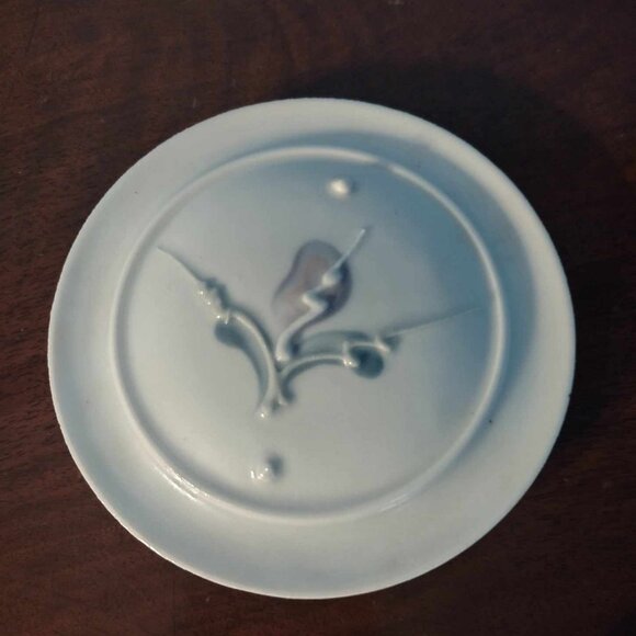 Vintage Teapot and Tea Jar With Embossed Floral Pattern - Picture 4 of 15